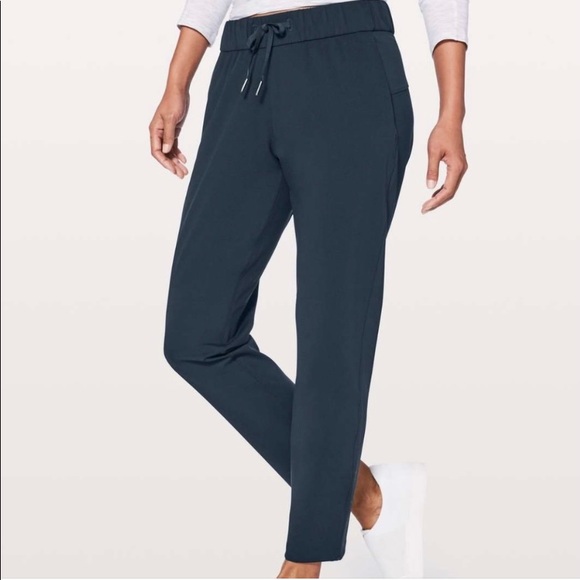 ISO Lululemon on the fly 7/8 pant - Picture 1 of 1